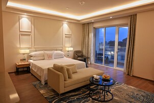 Junior Suite | 1 bedroom, Egyptian cotton sheets, premium bedding, memory foam beds
