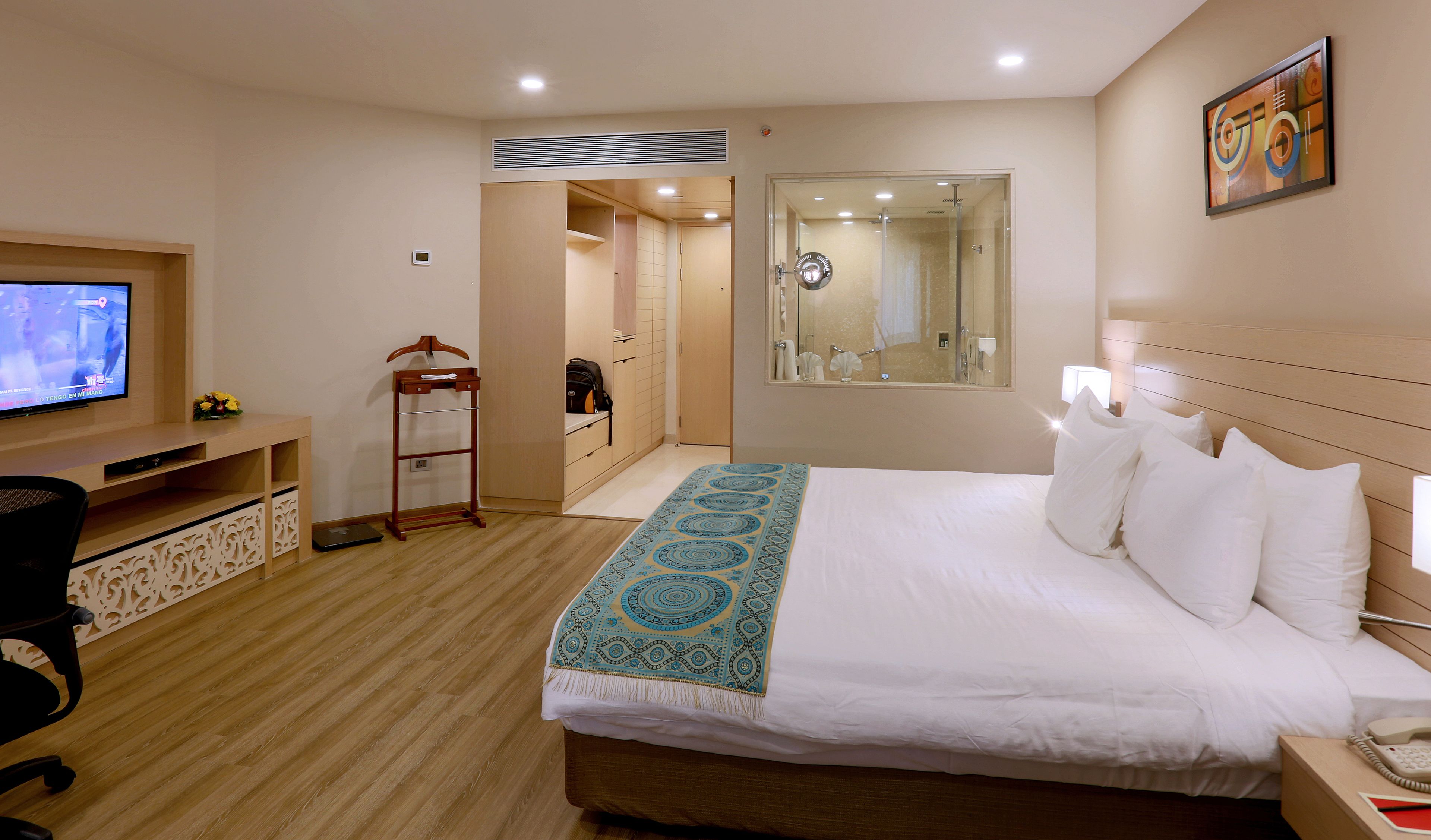 1 bedroom, egyptian cotton sheets, premium bedding, memory-foam beds