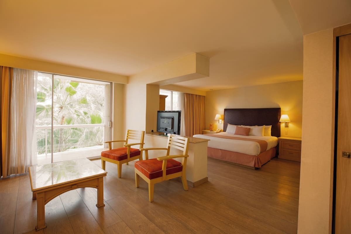 Premium Suite, 1 King Bed, Non Smoking | In-room safe, desk, blackout drapes, iron/ironing board