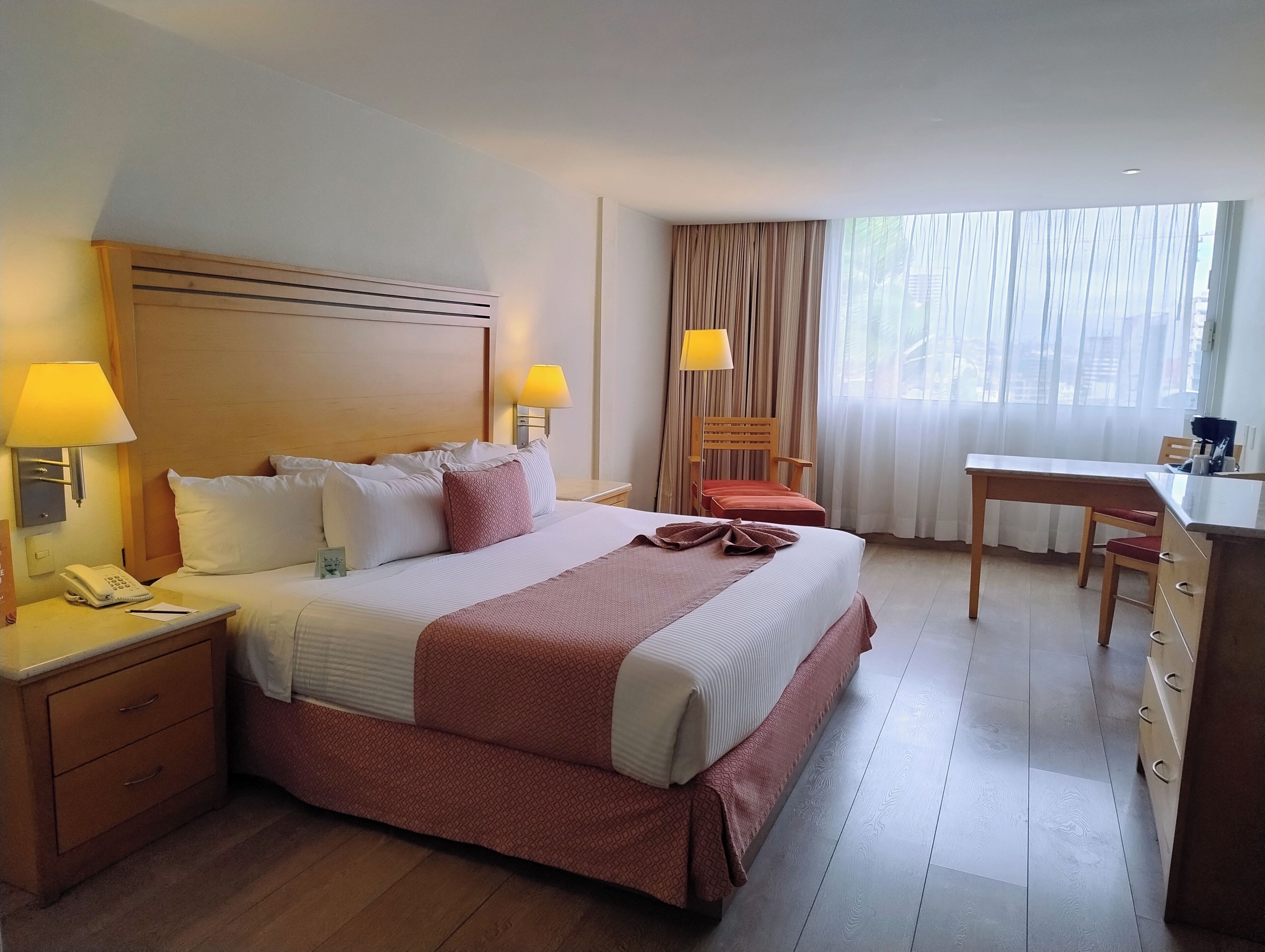 Suite Deluxe, 1 cama King size, para no fumadores | Caja de seguridad en la habitación, escritorio y cortinas blackout 