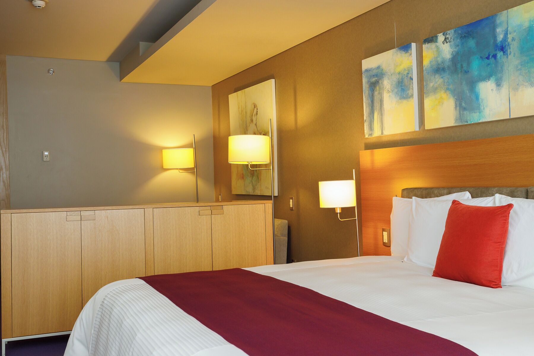 주니어 스위트 (Premium Level) | 고급 침구, 객실 내 금고, 책상, 암막 커튼