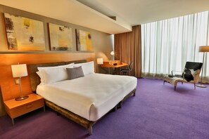 Premium bedding, in-room safe, desk, blackout drapes - Barceló México Santa Fe (Mexico City)