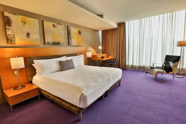 Premium bedding, in-room safe, desk, blackout drapes - Barceló México Santa Fe (Mexico City)