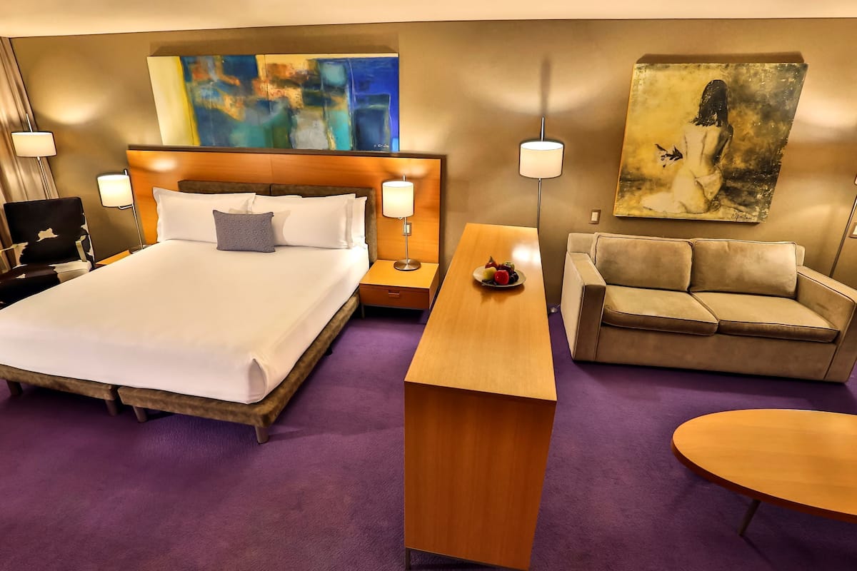 Junior Suite | 1 slaapkamer, luxe beddengoed, een kluis op de kamer, een bureau
