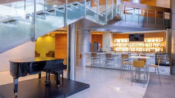 Lobby-lounge