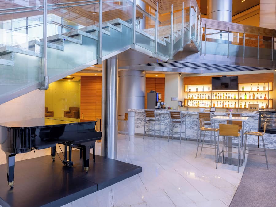 Lobby lounge