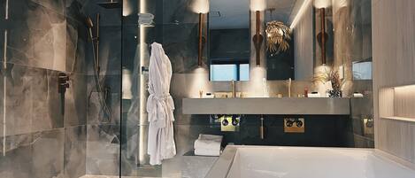 Executive Suite, 1 King Bed | Bathroom