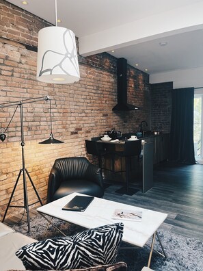 Executive Penthouse, King size bed & Jacuzzi | Living area | Plasma TV, DVD player