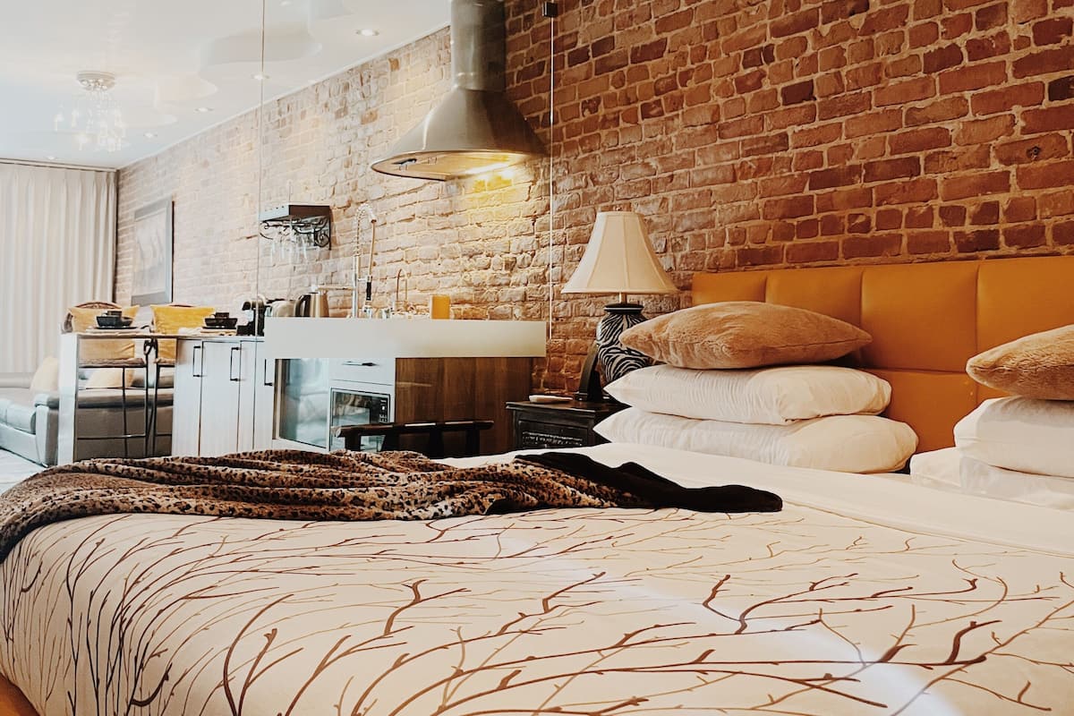 Suite Deluxe, 1 letto king | Una cassaforte in camera, una scrivania, ferro/asse da stiro