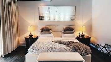 Cobertura executiva, 1 cama King | Cofres nos quartos, escrivaninha, ferros/tábuas de passar roupa