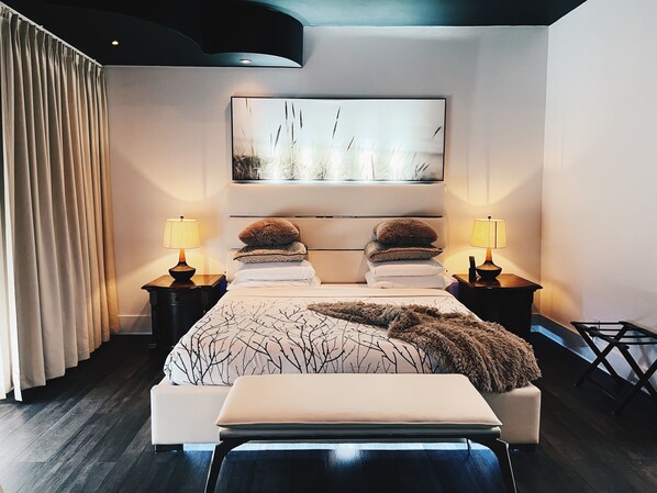 Executive penthouse, 1 kingsize bed | Een kluis op de kamer, een bureau, een strijkplank/strijkijzer
