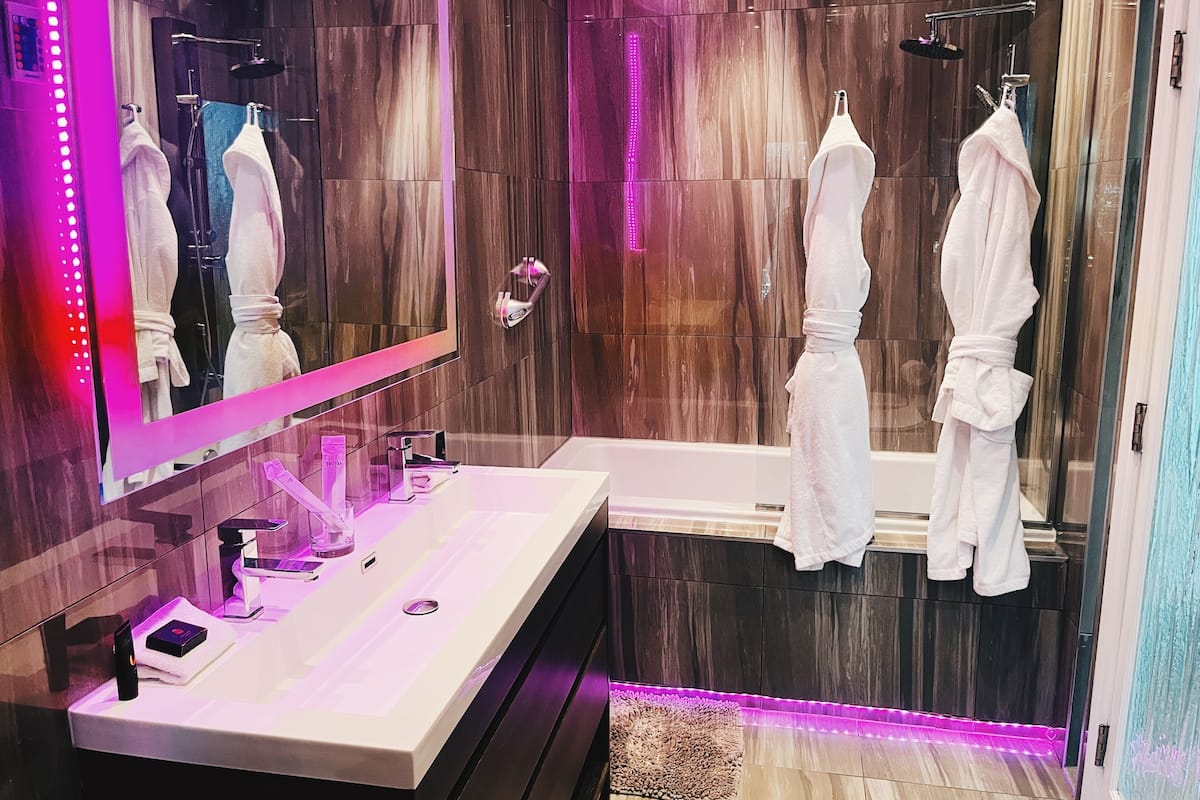 Coffres-forts dans les chambres, bureau, fer et planche Ă repasser