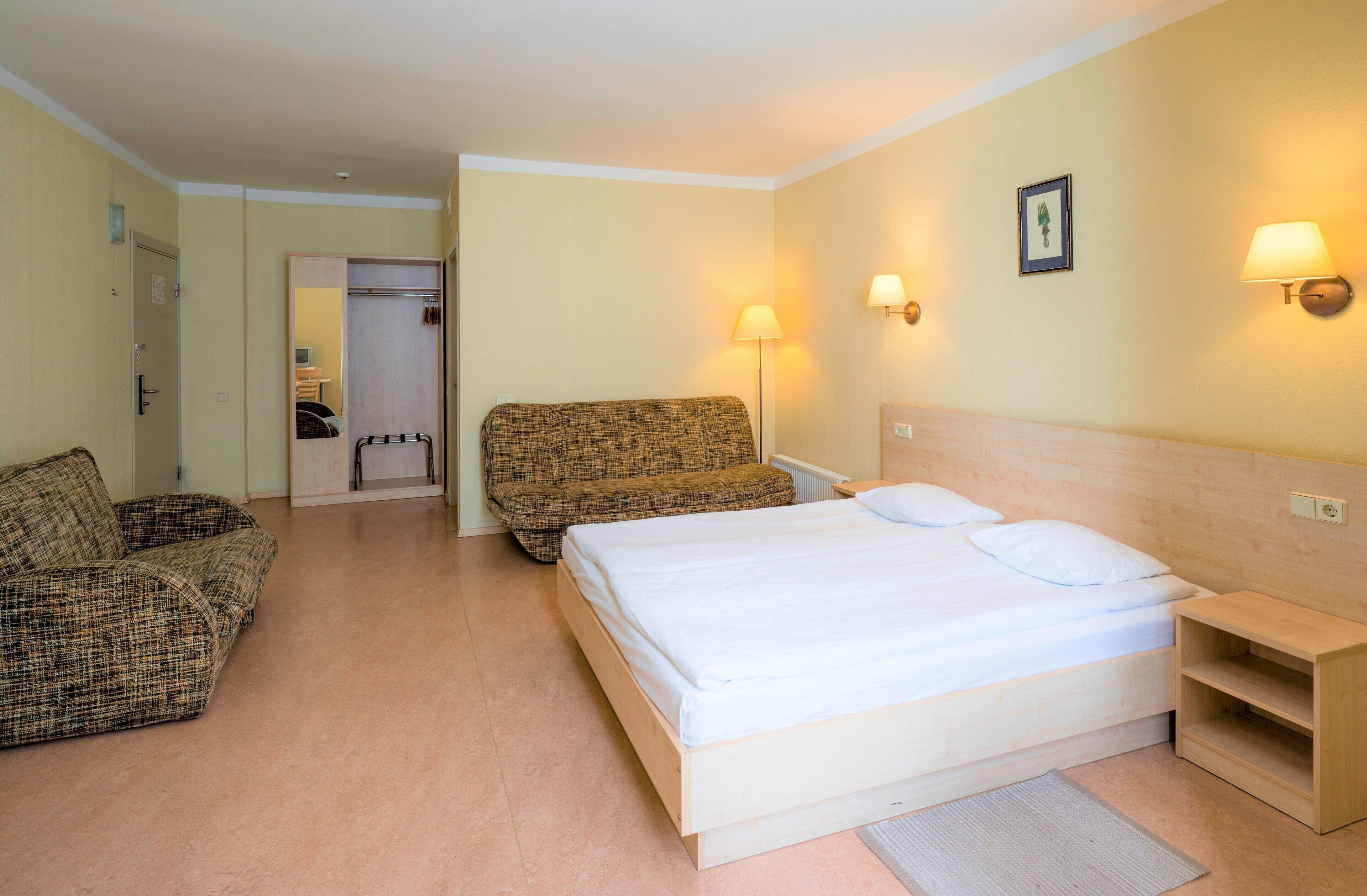 Desk, soundproofing, iron/ironing board, free WiFi