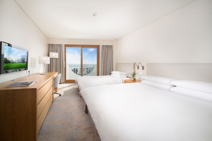 西歸浦 KAL Hotel 真實雙床客房與陽台