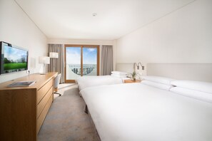 Minibar, in-room safe, desk, iron/ironing board - Seogwipo KAL Hotel (Seogwipo)