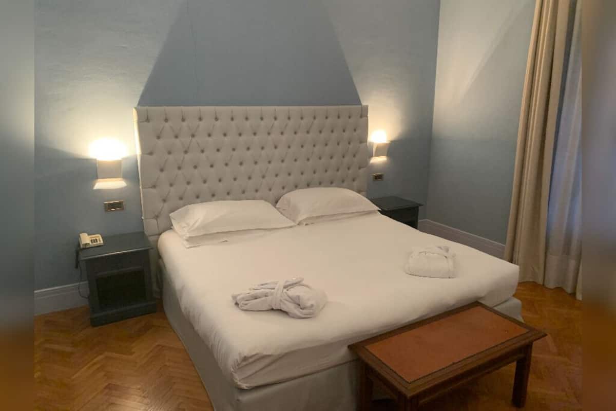 Minibar, in-room safe, desk, free WiFi