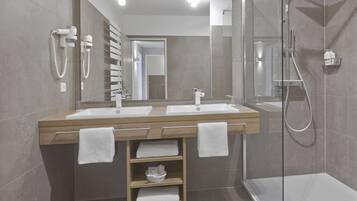 Standard Suite, 1 Bedroom, Kitchenette | Bathroom | Shower, hair dryer, bathrobes, towels