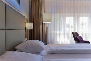 Comfort Double or Twin Room | Hypo-allergenic bedding, minibar, in-room safe, desk - Upstalsboom Parkhotel (Emden)