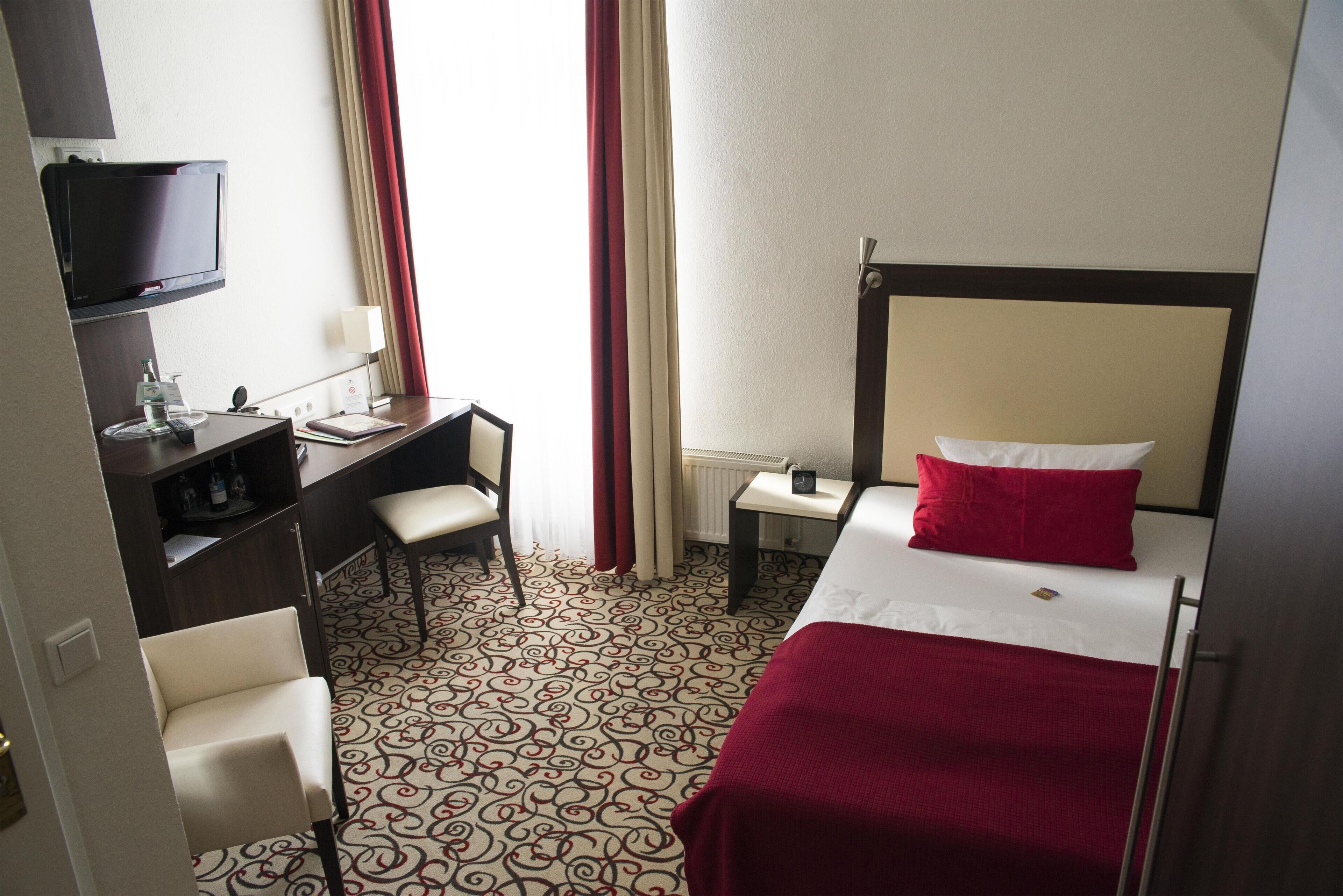 Hypo-allergenic bedding, minibar, in-room safe, desk