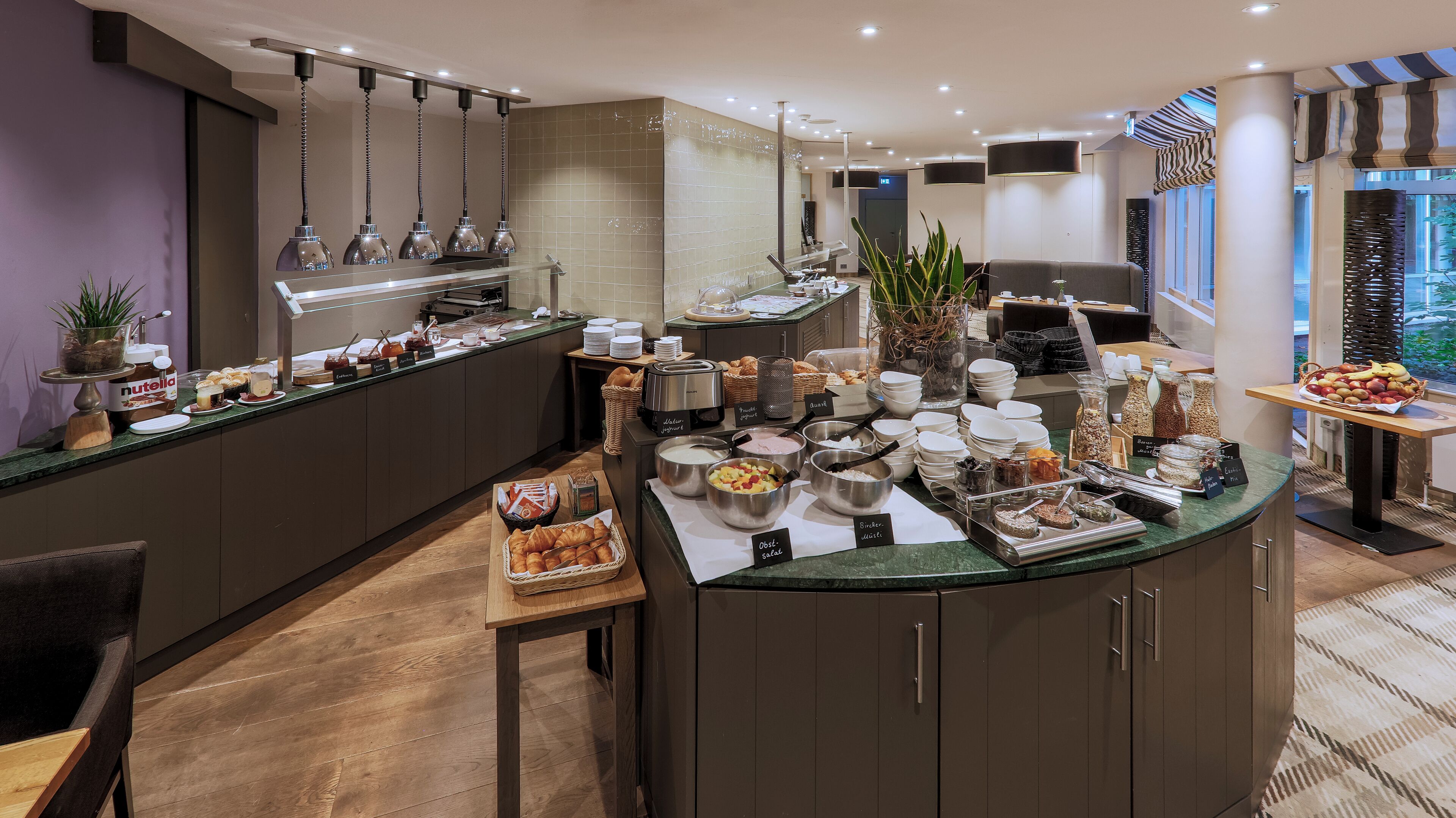 Daily continental breakfast (EUR 14.5 per person)