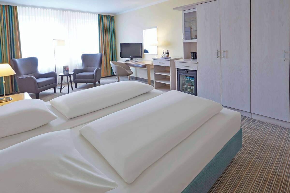 superior double or twin room | hypo-allergenic bedding, minibar, in-room safe, desk