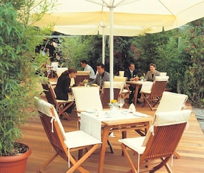 Lunch and dinner served, alfresco dining