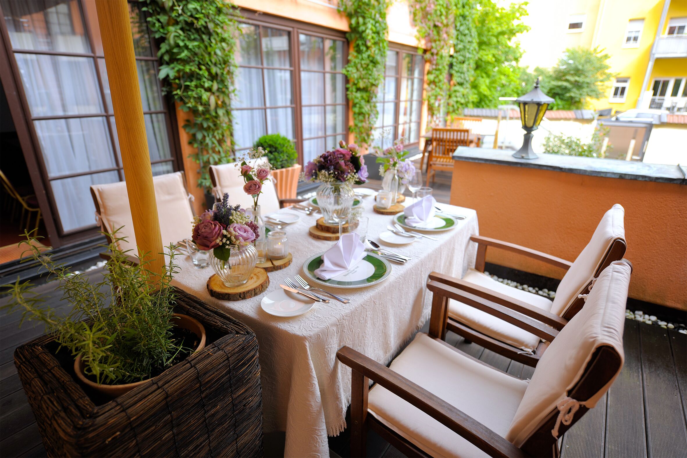 lunch and dinner served, al fresco dining