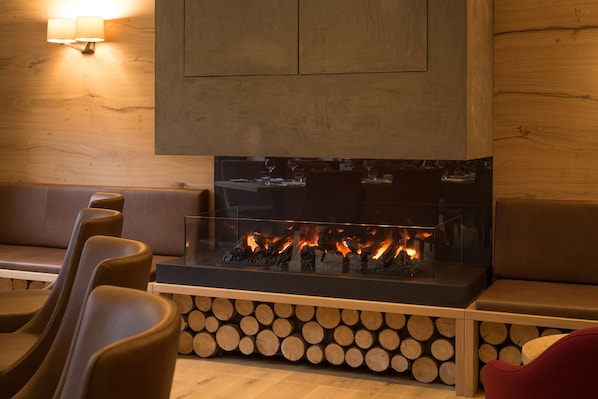 Se sirven comidas y cenas; con mesas al aire libre