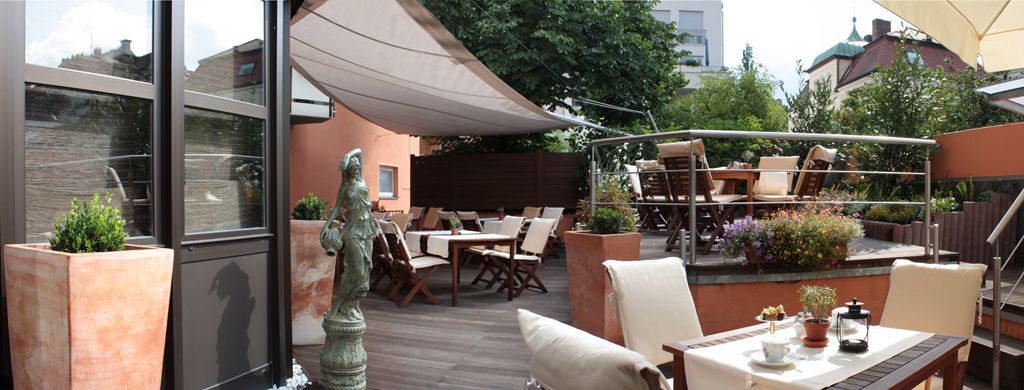 lunch and dinner served, al fresco dining