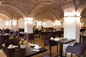 Desayuno buffet todos los días (EUR 19 por persona)