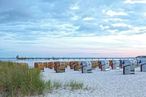 On the beach, white sand - Carat Hotel Grömitz (Groemitz)