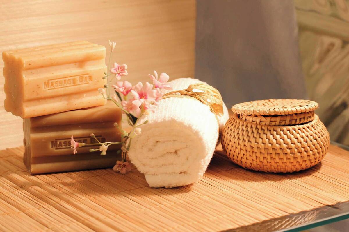 body treatments, aromatherapy, hot stone massages, thai massages