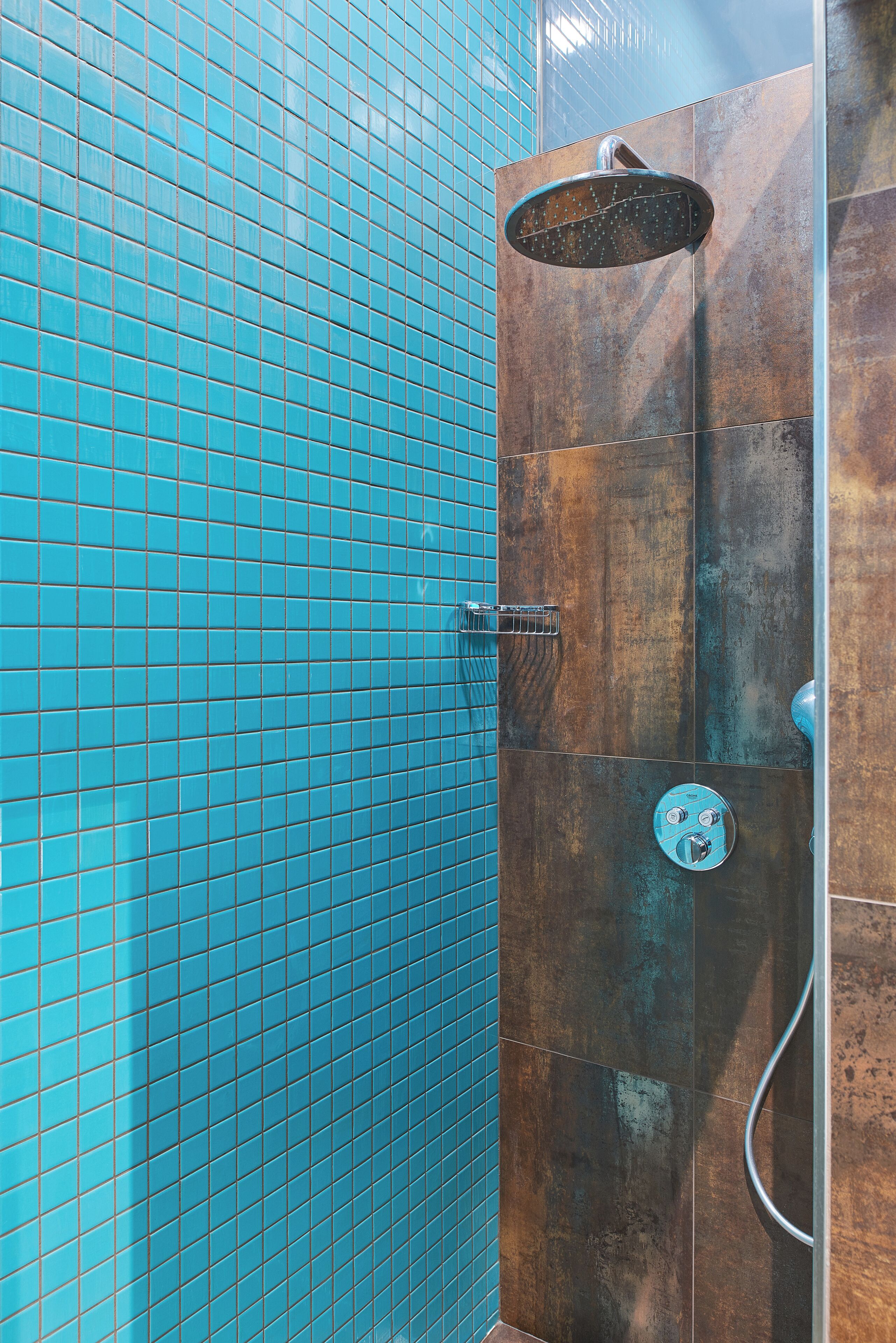 body treatments, body scrubs, facials, 1 treatment room