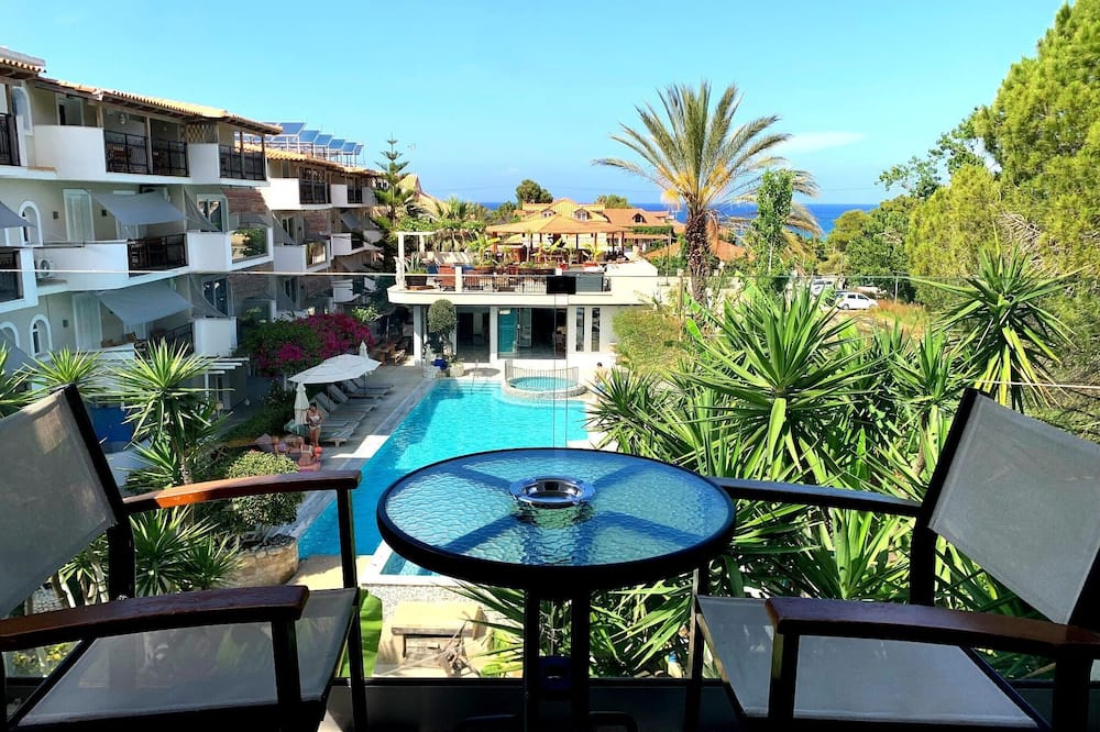 Iniohos Zante Hotel & Suites
