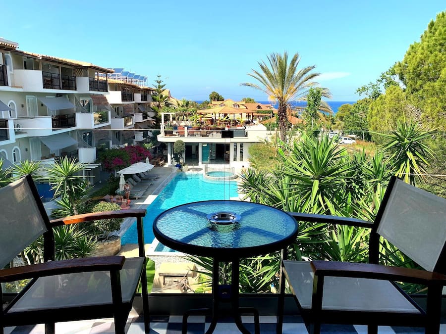 Superior-Apartment, 1 Schlafzimmer, Poolblick | Blick vom Balkon