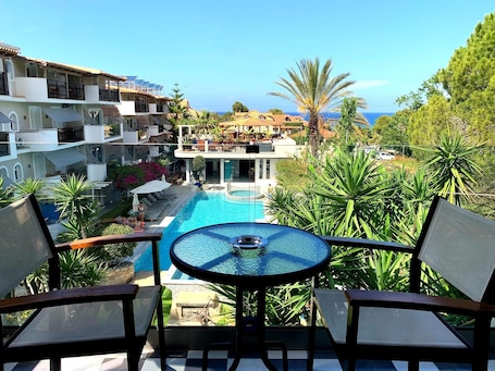 Appartamento Superior, 1 camera da letto, vista piscina | Vista balcone. Iniohos Zante Hotel & Suites