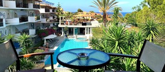 Iniohos Zante Hotel & Suites