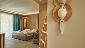 Suite júnior, vistes a la piscina | Decoració individual, mobiliari individual i cortines opaques