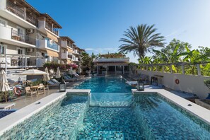 Outdoor pool, open 8:00 AM to 9:00 PM, pool loungers - Iniohos Zante Hotel & Suites (Zakynthos)