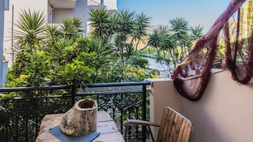 Superior Room, Pool View | Terrace/patio