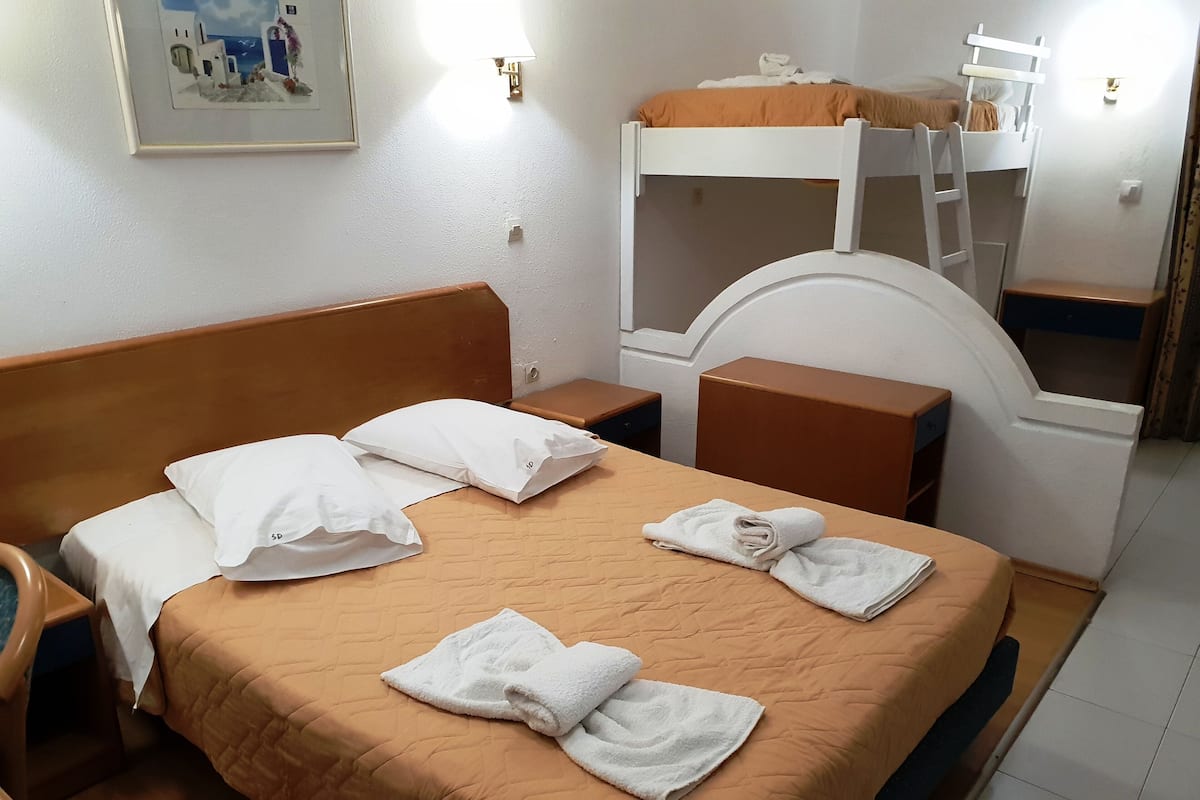2 bedrooms, free WiFi, bed sheets