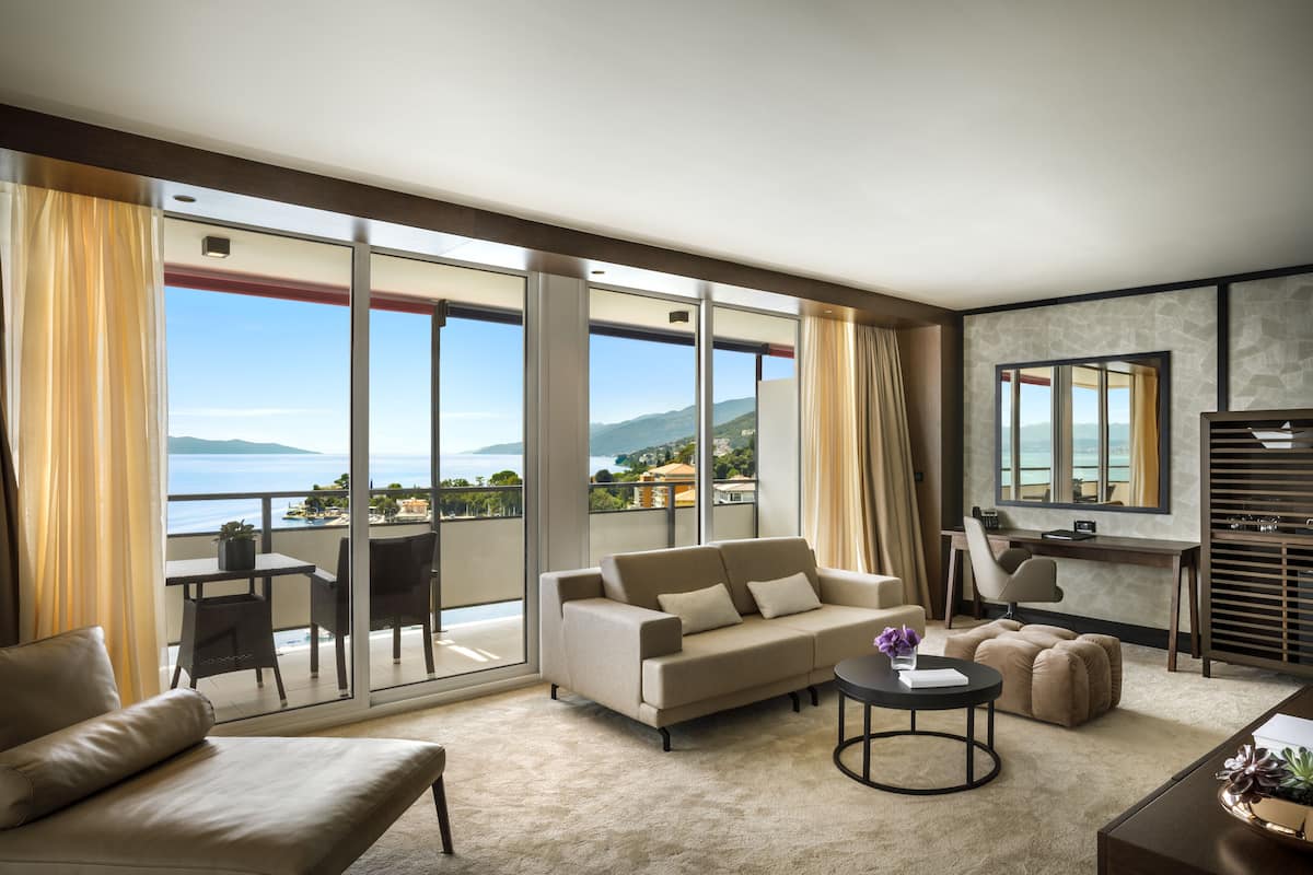 ambasador suite | minibar, in-room safe, desk, free cots/infant beds