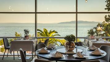 2 restaurants, breakfast, lunch, dinner served; Mediterranean cuisine