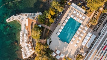 Private beach, sun-loungers, beach umbrellas, beach towels
