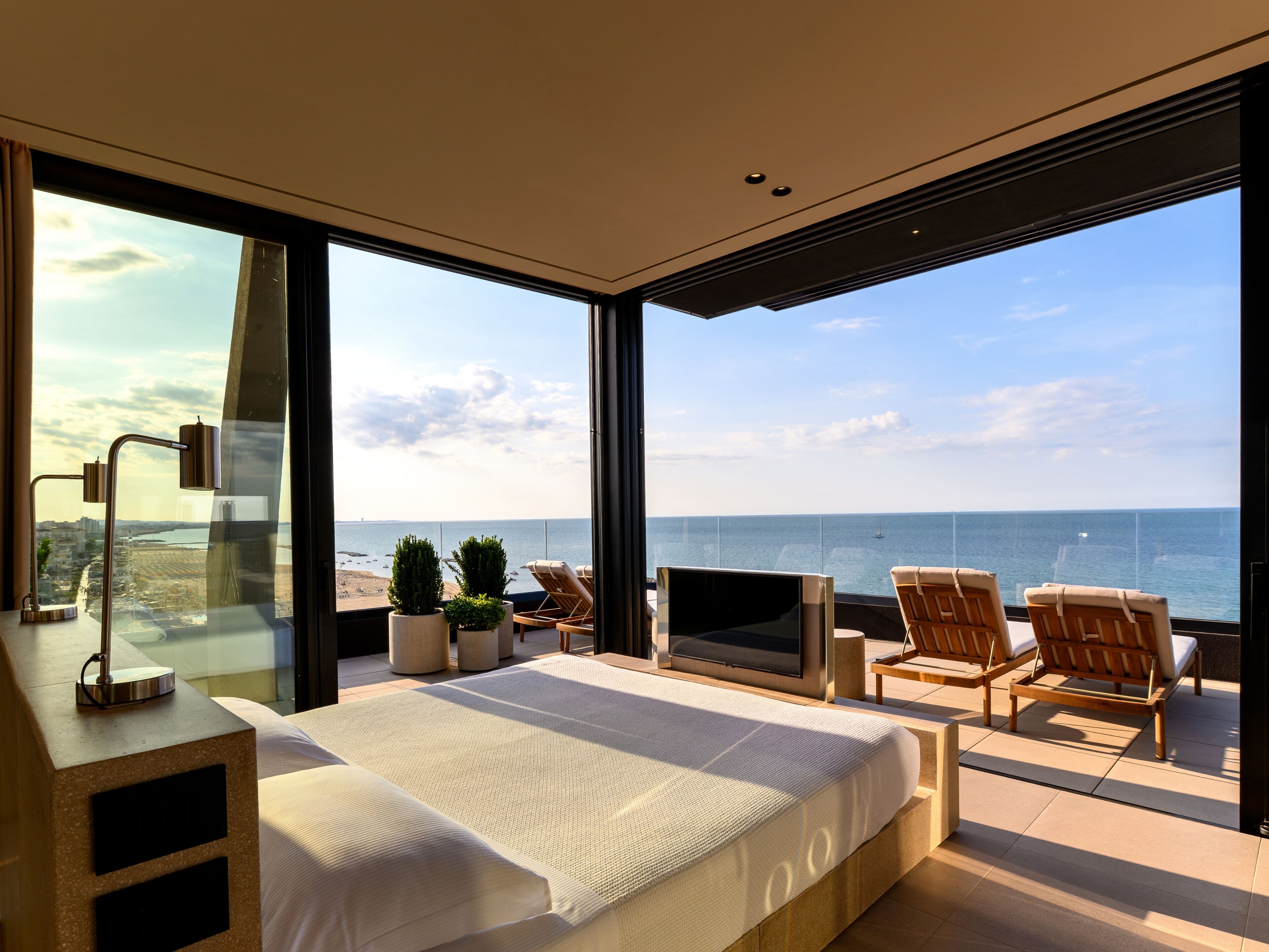 Victoria Penthouse | In-room safe, desk, free WiFi, bed sheets