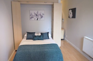 Studio | In-room safe, desk, iron/ironing board, cots/infant beds - Shaftesbury House - Our City Apartments (Birmingham)