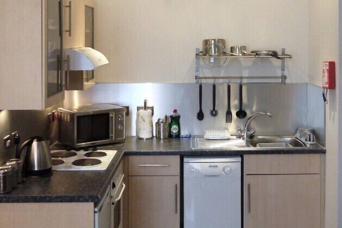 Studio (Separate Bedroom) | Dapur peribadi | Pembancuh kopi/teh, peti sejuk, ketuhar gelombang mikro, ketuhar 