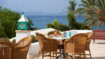 3 Bars/Lounges, Sportbar