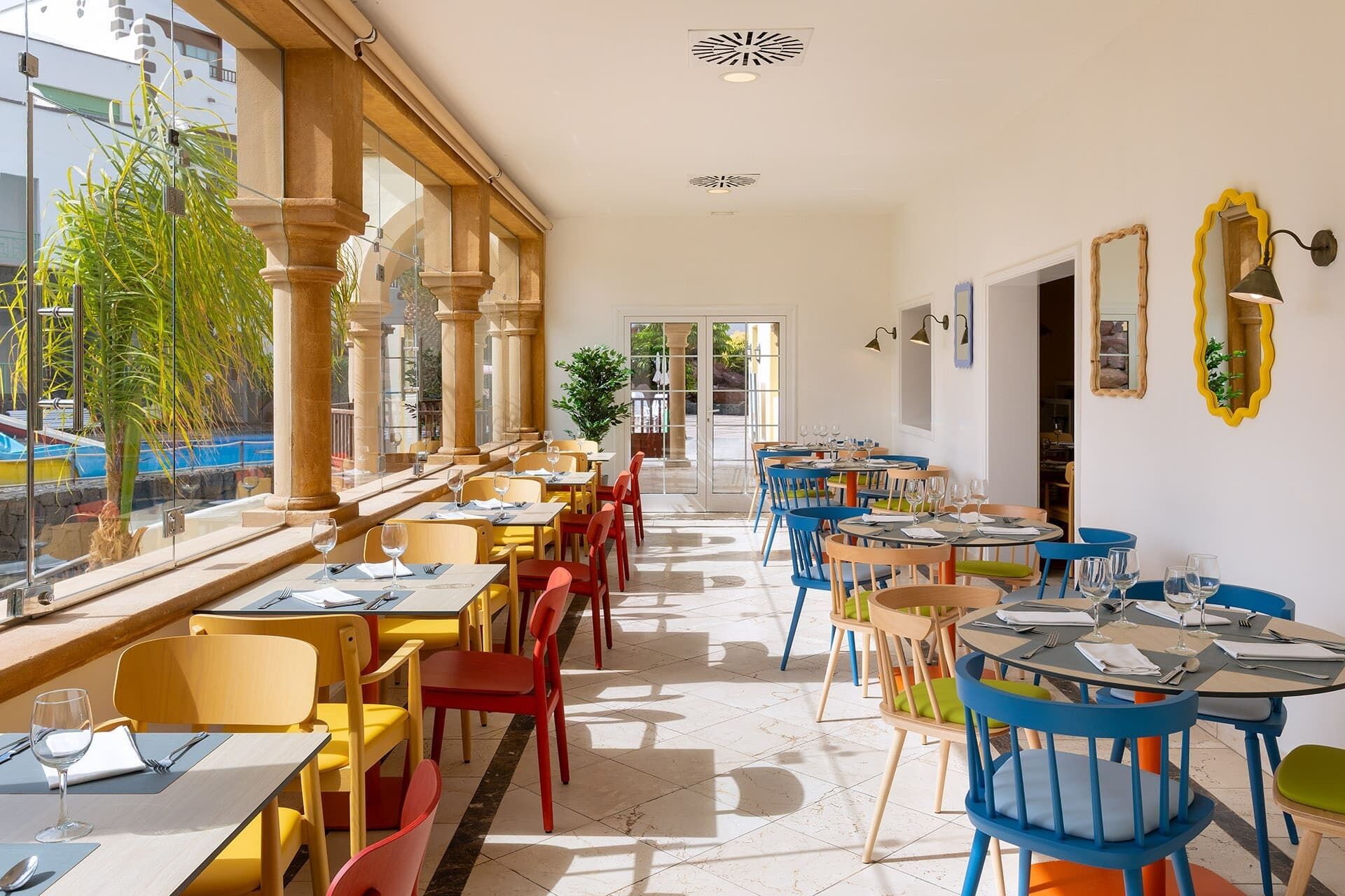 4 restaurants, breakfast, lunch, dinner served; international cuisine 