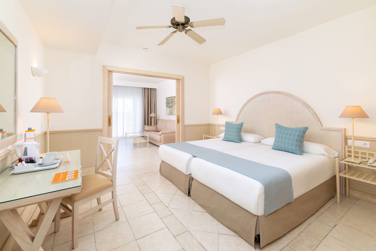 15 bedrooms, minibar, in-room safe, individually decorated
